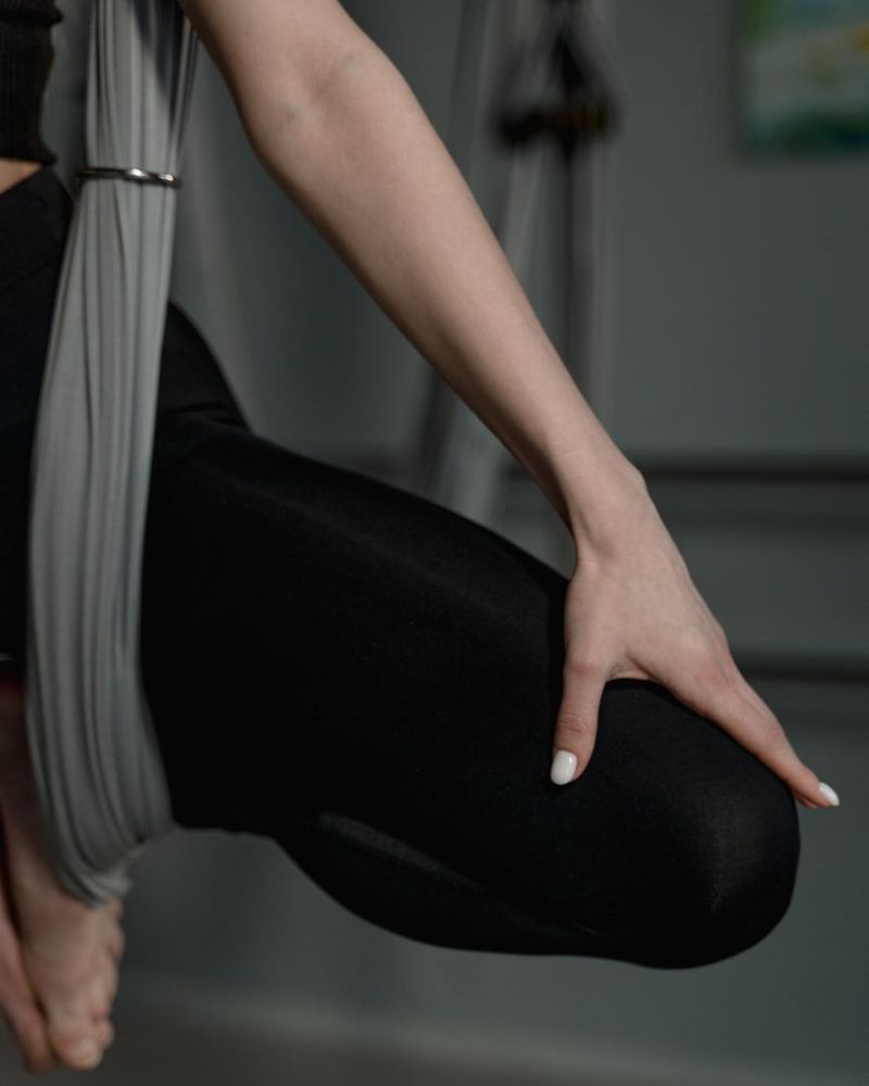 Close up of hands during a graceful stabilization exercise